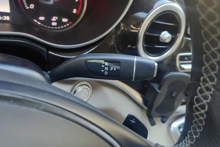 Used Mercedes-Benz V-Class 2016 V 260 Prestige Edition Gear Lever
