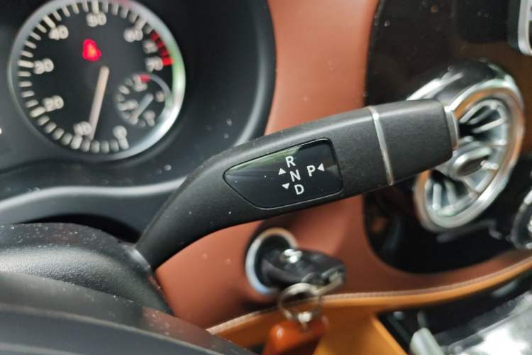 Used Mercedes-Benz V-Class  Gear Lever