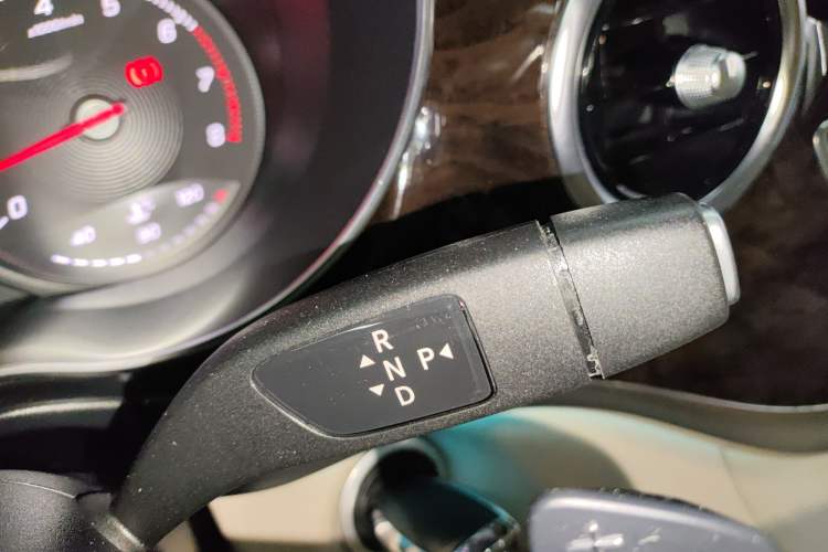 Used Mercedes-Benz V-Class 2016 V 260 Prestige Edition Gear Lever