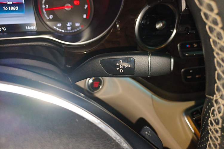Used Mercedes-Benz V-Class 2016 V 260 L Prestige Extended Edition Gear Lever