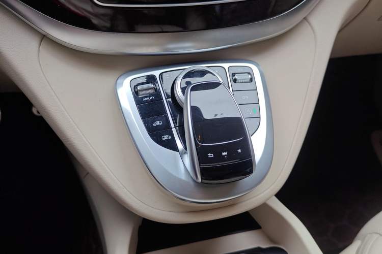 Used Mercedes-Benz V-Class 2016 V 260 Prestige Edition Gear Lever