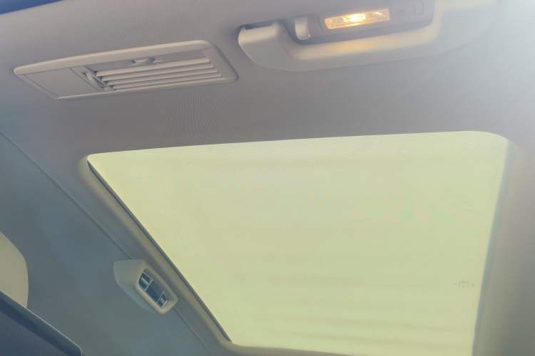 Used Mercedes-Benz V-Class 2016 V 260 Prestige Edition Headliner
