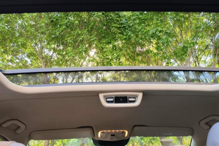 Used Mercedes-Benz V-Class 2016 V 260 L Prestige Extended Edition Headliner