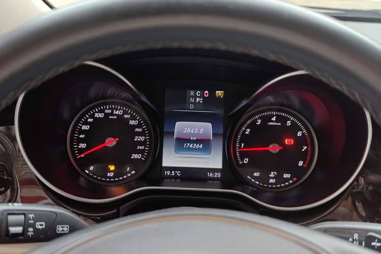 Used Mercedes-Benz V-Class 2016 V 260 Prestige Edition Instrument Cluster