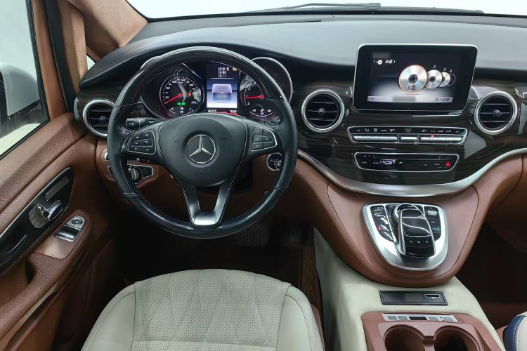 Used Mercedes-Benz V-Class 2016 V 260 Avantgarde Edition Interior 1