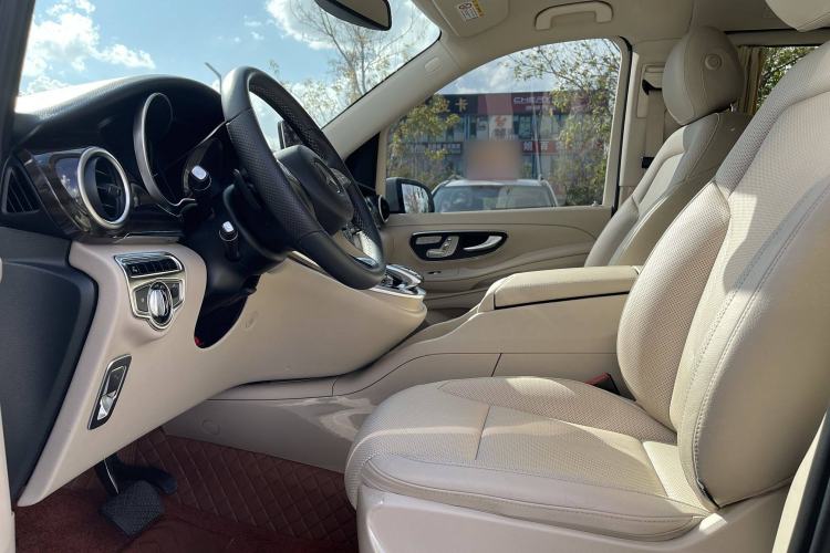 Used Mercedes-Benz V-Class 2016 V 260 Avantgarde Edition Interior 1