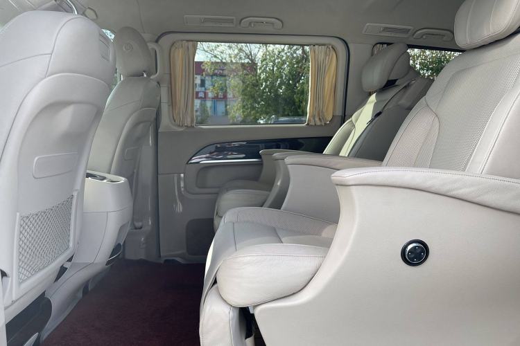 Used Mercedes-Benz V-Class 2016 V 260 Avantgarde Edition Interior 2