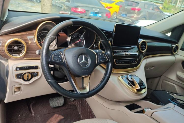 Used Mercedes-Benz V-Class 2016 V 260 Avantgarde Edition Interior 2
