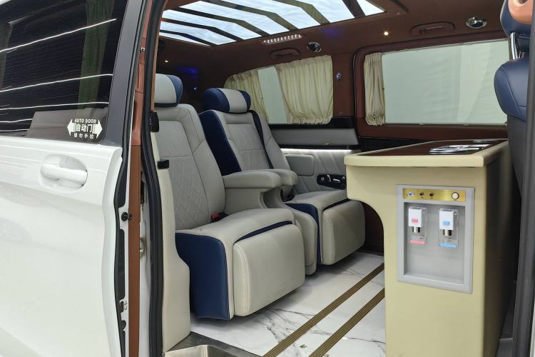 Used Mercedes-Benz V-Class 2016 V 260 Avantgarde Edition Interior 3