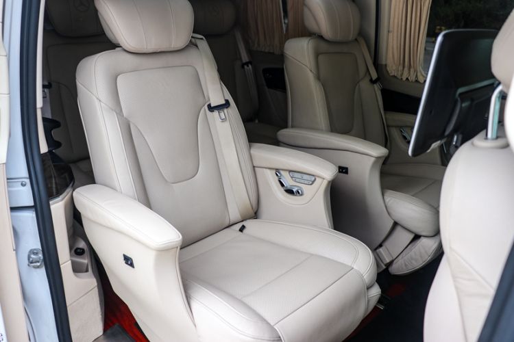 Used Mercedes-Benz V-Class 2016 V 260 Prestige Edition Interior 3