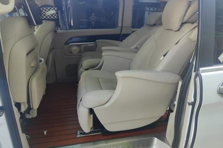 Used Mercedes-Benz V-Class 2016 V 260 Prestige Edition Interior 4