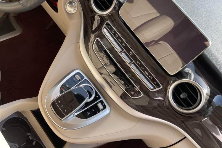 Used Mercedes-Benz V-Class 2016 V 260 Avantgarde Edition Interior 6