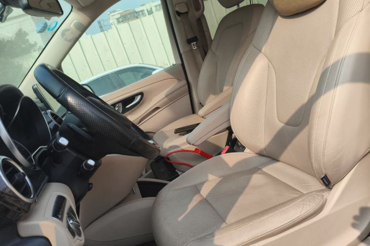 Used Mercedes-Benz V-Class 2016 V 260 Avantgarde Edition Left Front Seat
