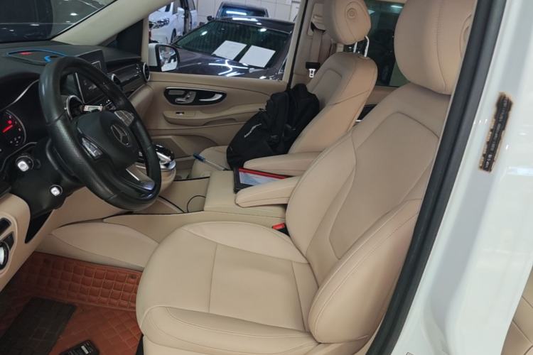 Used Mercedes-Benz V-Class 2016 V 260 Avantgarde Edition Left Front Seat
