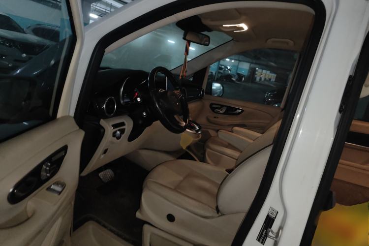 Used Mercedes-Benz V-Class 2016 V 260 Avantgarde Edition Left Front Seat