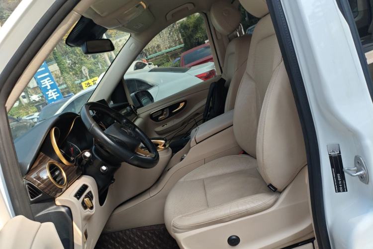 Used Mercedes-Benz V-Class 2016 V 260 Avantgarde Edition Left Front Seat