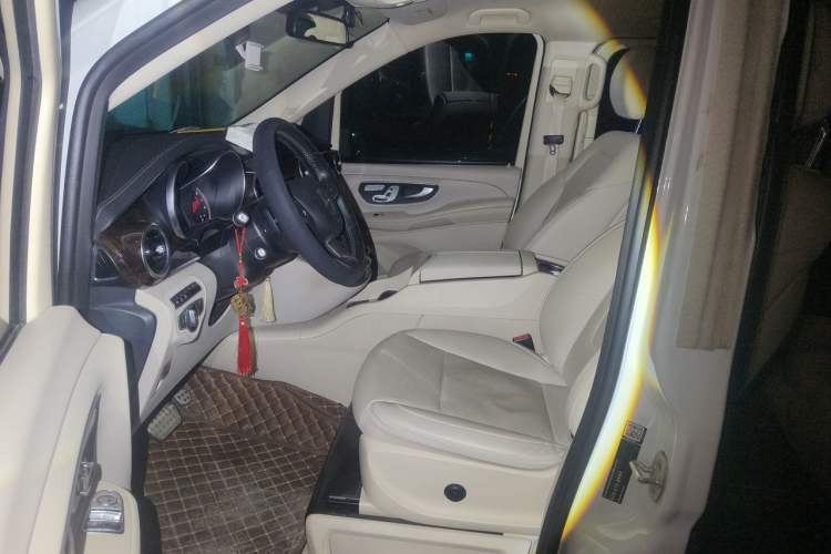 Used Mercedes-Benz V-Class 2016 V 260 L Prestige Extended Edition Left Front Seat