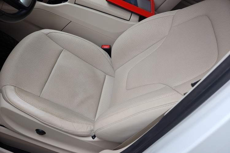 Used Mercedes-Benz V-Class 2016 V 260 Prestige Edition Left Front Seat