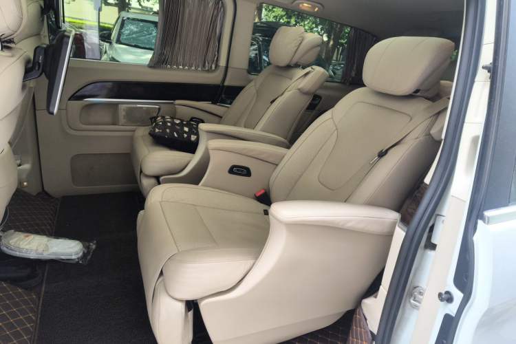 Used Mercedes-Benz V-Class 2016 V 260 L Prestige Extended Edition Left Rear Seat