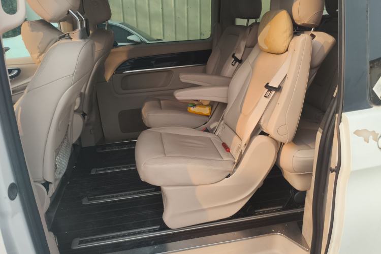 Used Mercedes-Benz V-Class 2016 V 260 Avantgarde Edition Left Rear Seat