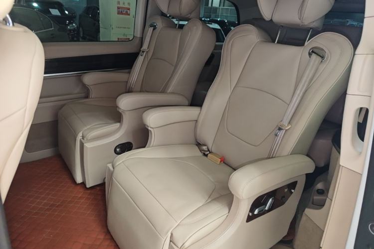 Used Mercedes-Benz V-Class 2016 V 260 Avantgarde Edition Left Rear Seat