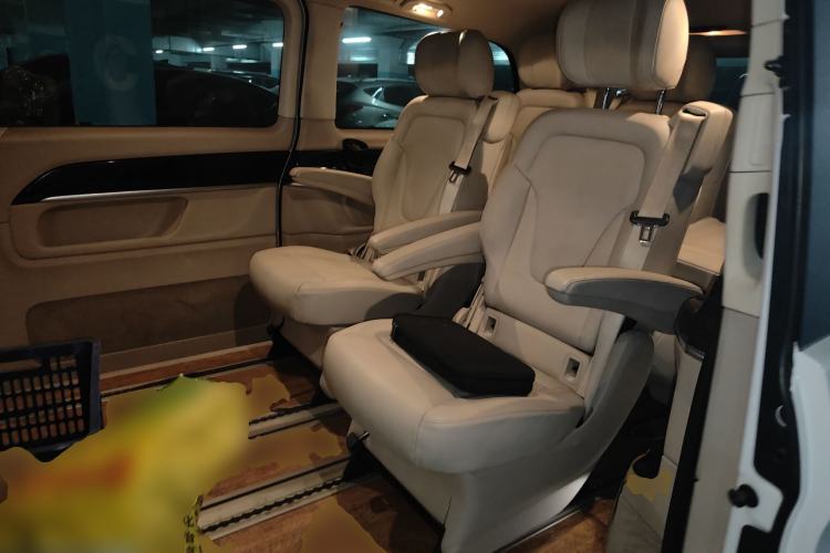 Used Mercedes-Benz V-Class 2016 V 260 Avantgarde Edition Left Rear Seat
