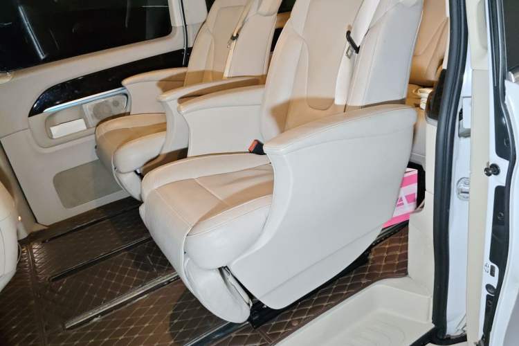 Used Mercedes-Benz V-Class 2016 V 260 L Prestige Extended Edition Left Rear Seat