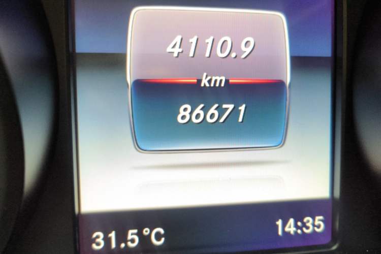 Used Mercedes-Benz V-Class 2016 V 260 L Prestige Extended Edition Odometer Close Up