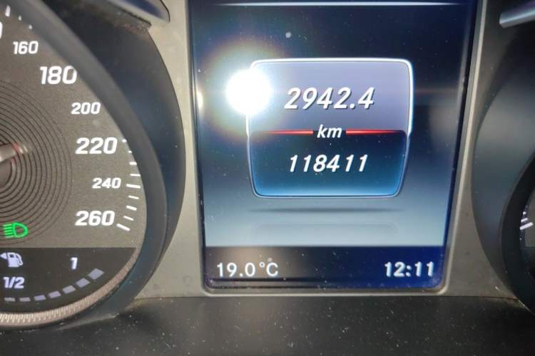 Used Mercedes-Benz V-Class 2016 V 260 L Prestige Extended Edition Odometer Close Up