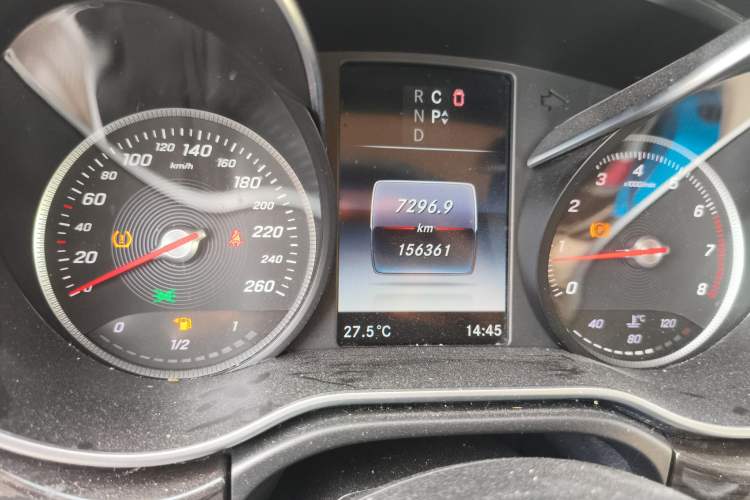 Used Mercedes-Benz V-Class 2016 V 260 Avantgarde Edition Odometer Close Up