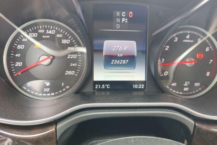 Used Mercedes-Benz V-Class 2016 V 260 L Prestige Extended Edition Odometer Close Up