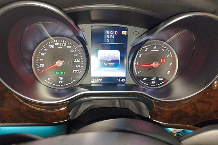 Used Mercedes-Benz V-Class 2016 V 260 L Prestige Extended Edition Odometer Close Up