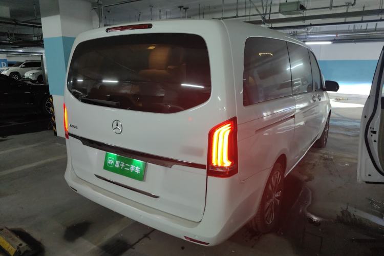 Used Mercedes-Benz V-Class 2016 V 260 Avantgarde Edition Rear Right 45 Deg