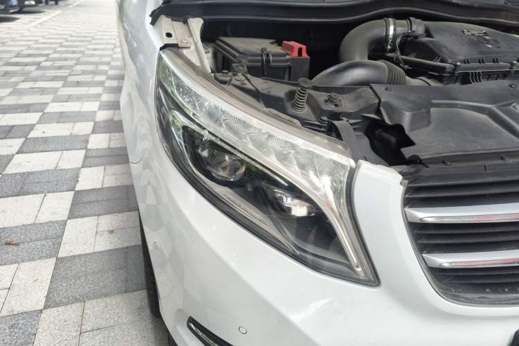 Used Mercedes-Benz V-Class 2016 V 260 L Prestige Extended Edition Right Front Headlight