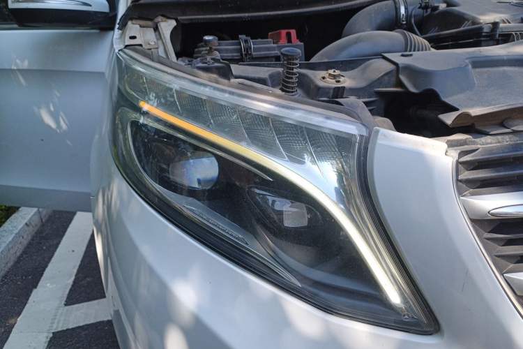 Used Mercedes-Benz V-Class 2016 V 260 L Prestige Extended Edition Right Front Headlight