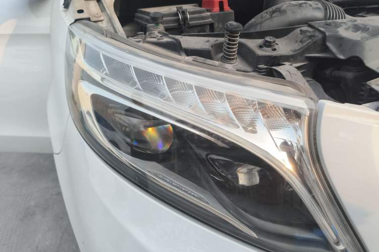 Used Mercedes-Benz V-Class 2016 V 260 Avantgarde Edition Right Front Headlight