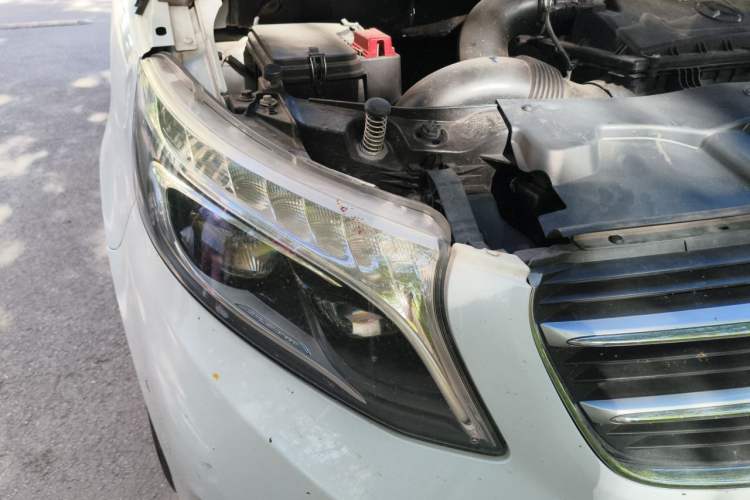 Used Mercedes-Benz V-Class 2016 V 260 L Prestige Extended Edition Right Front Headlight