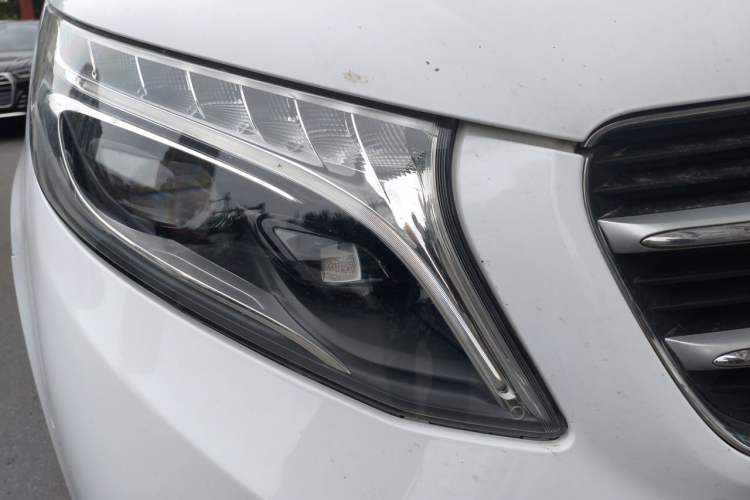 Used Mercedes-Benz V-Class 2016 V 260 L Prestige Extended Edition Right Front Headlight