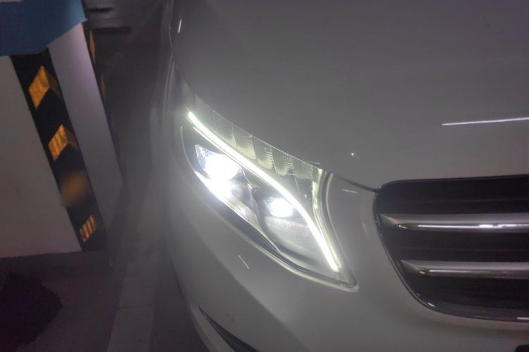 Used Mercedes-Benz V-Class 2016 V 260 Prestige Edition Right Front Headlight