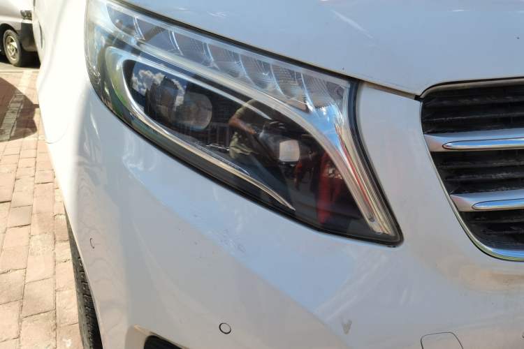 Used Mercedes-Benz V-Class 2016 V 260 L Prestige Extended Edition Right Front Headlight