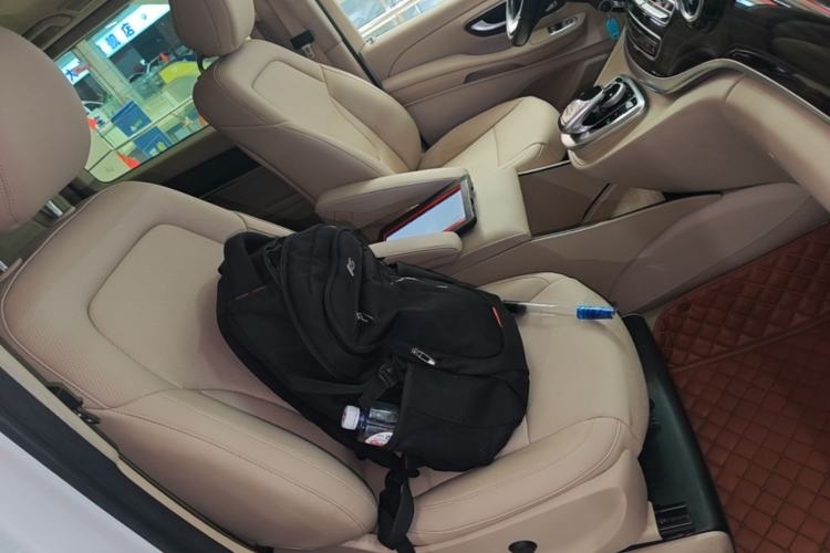 Used Mercedes-Benz V-Class 2016 V 260 Avantgarde Edition Right Front Seat