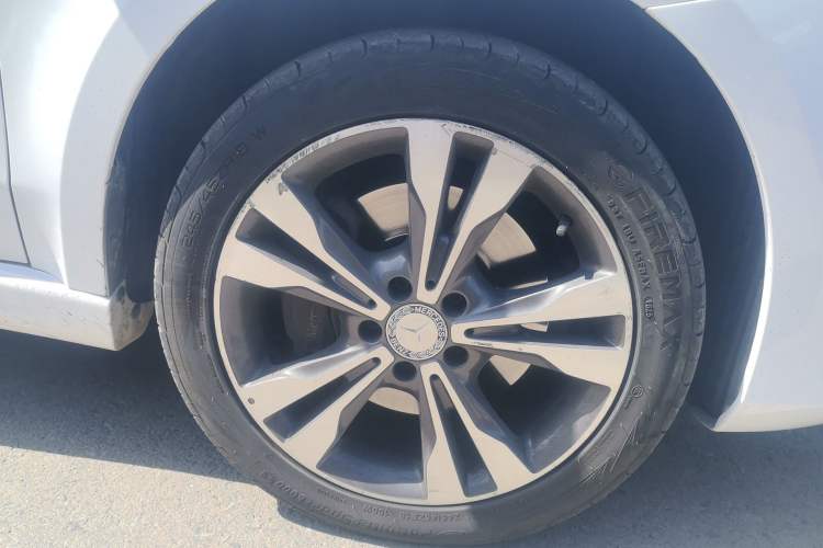 Used Mercedes-Benz V-Class 2016 V 260 Prestige Edition Right Front Wheel Hub