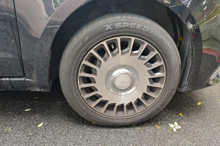 Used Mercedes-Benz V-Class  Right Front Wheel Hub