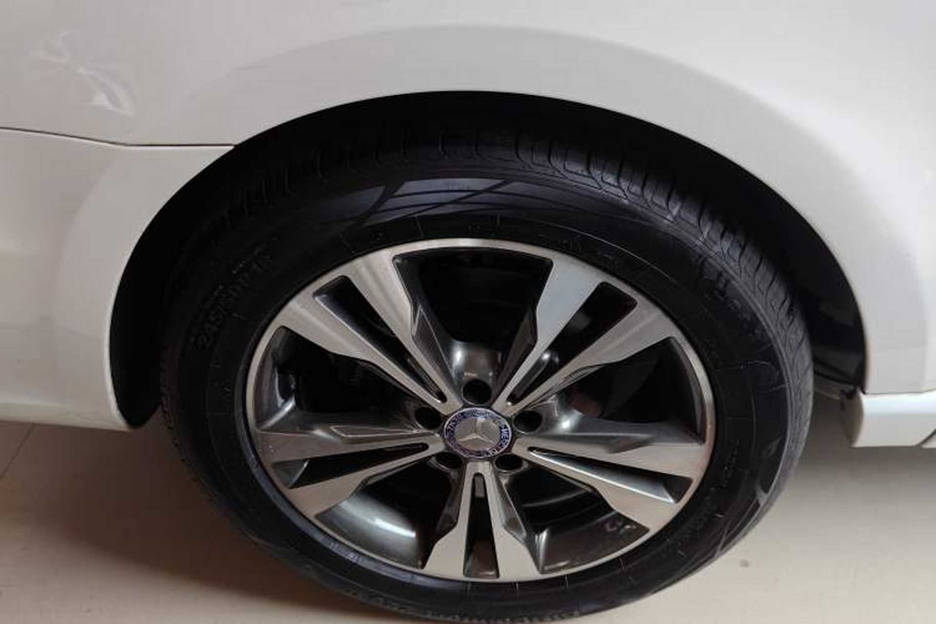Used Mercedes-Benz V-Class 2016 V 260 Prestige Edition Right Rear Wheel Hub