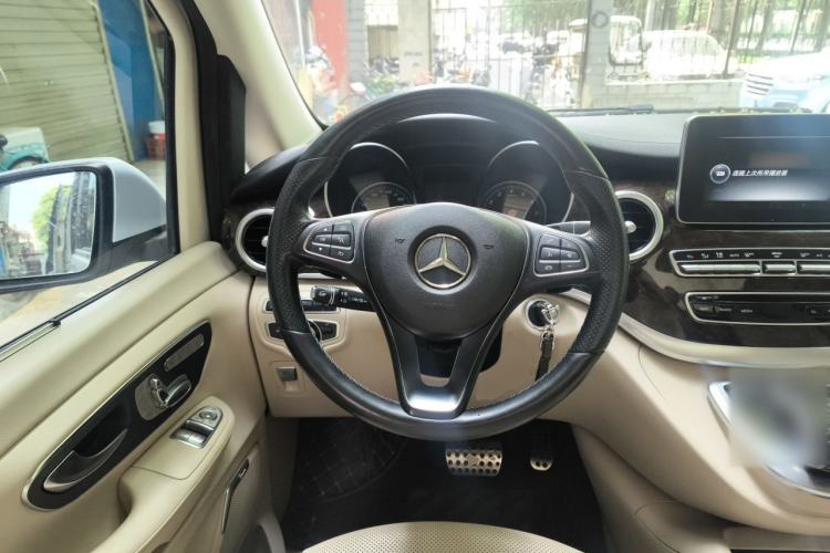 Used Mercedes-Benz V-Class 2016 V 260 L Prestige Extended Edition Steering Wheel