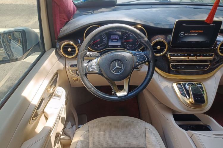 Used Mercedes-Benz V-Class 2016 V 260 L Prestige Extended Edition Steering Wheel