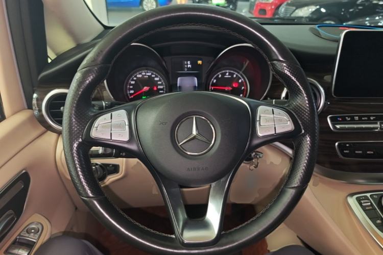Used Mercedes-Benz V-Class 2016 V 260 Avantgarde Edition Steering Wheel