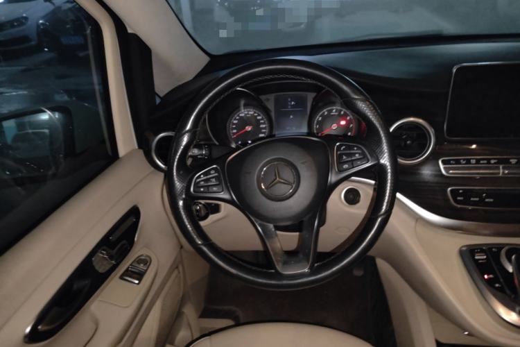 Used Mercedes-Benz V-Class 2016 V 260 Avantgarde Edition Steering Wheel