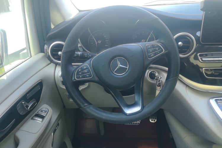Used Mercedes-Benz V-Class 2016 V 260 Prestige Edition Steering Wheel