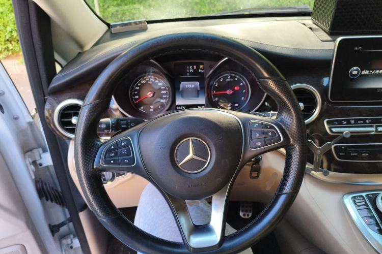 Used Mercedes-Benz V-Class 2016 V 260 L Prestige Extended Edition Steering Wheel
